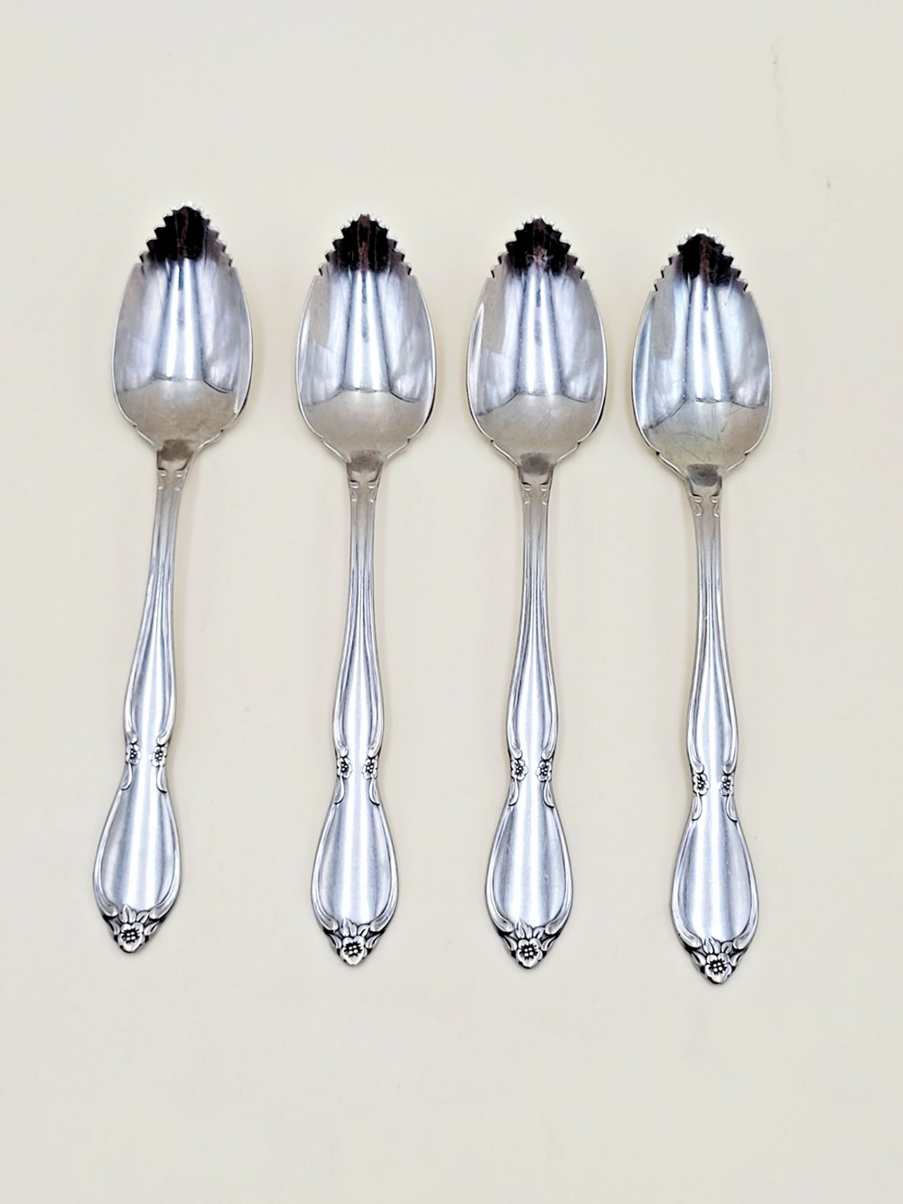 Oneida Chatelaine Fruit Spoons Grapefruit Stainless Steel Set of 4